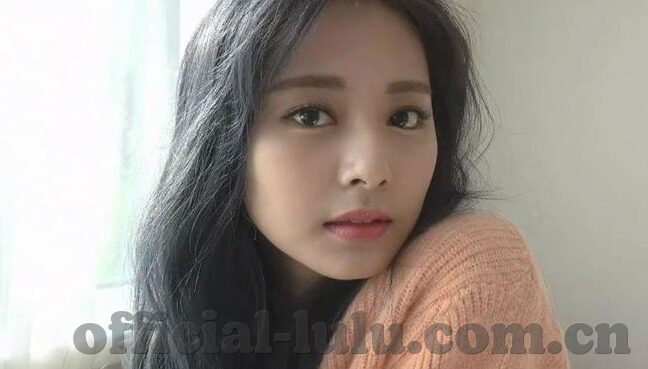 人妻色区-探索人妻的色彩斑斓，爱与责任交织的细腻画卷